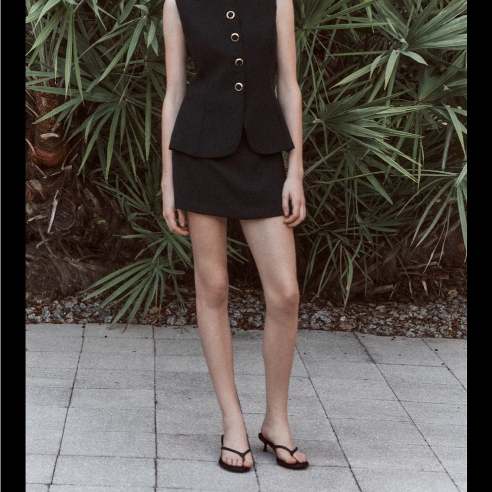 Black Sleeveless Button-Up Dress